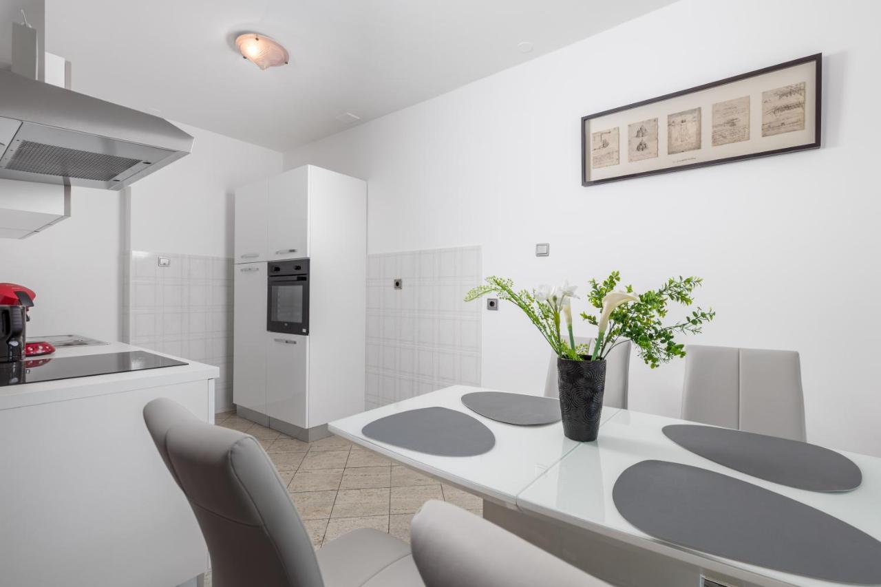 קוסטרנה Apartment Kvarner View מראה חיצוני תמונה